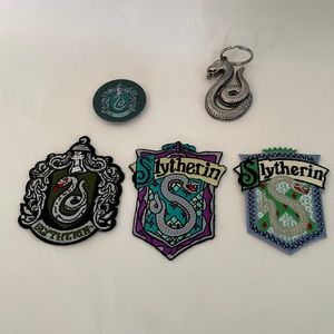 Slytherin popsocket, keychain & patches